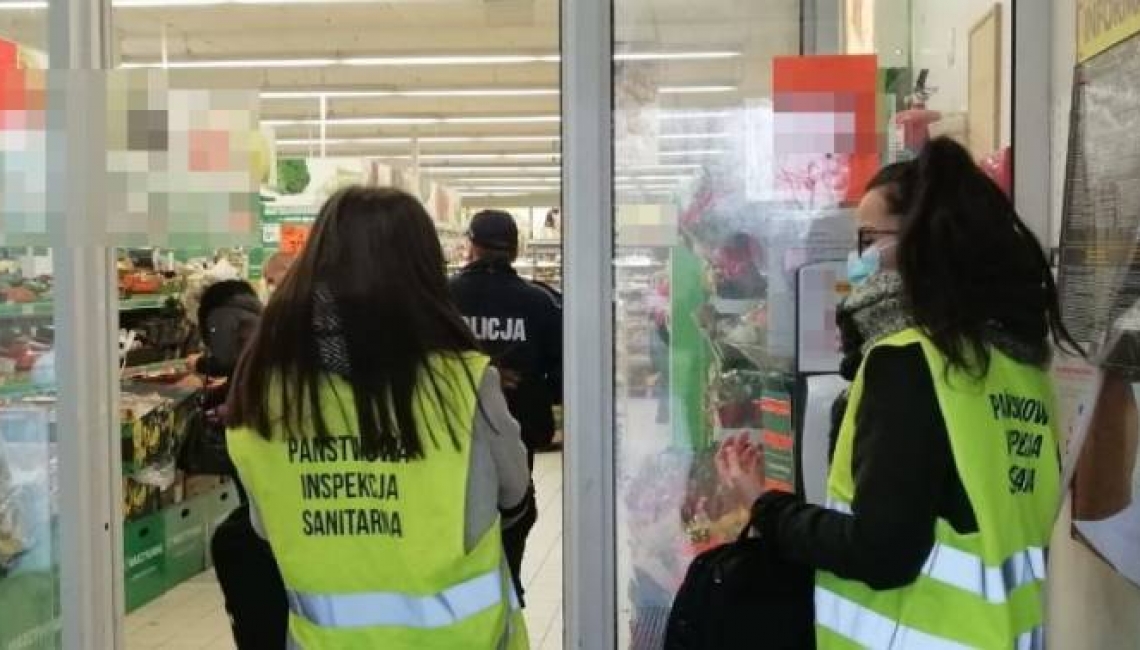 1 tys. mandatu za brak maseczki. Policja przeprowadza kontrole, szczególnie w galeriach handlowych