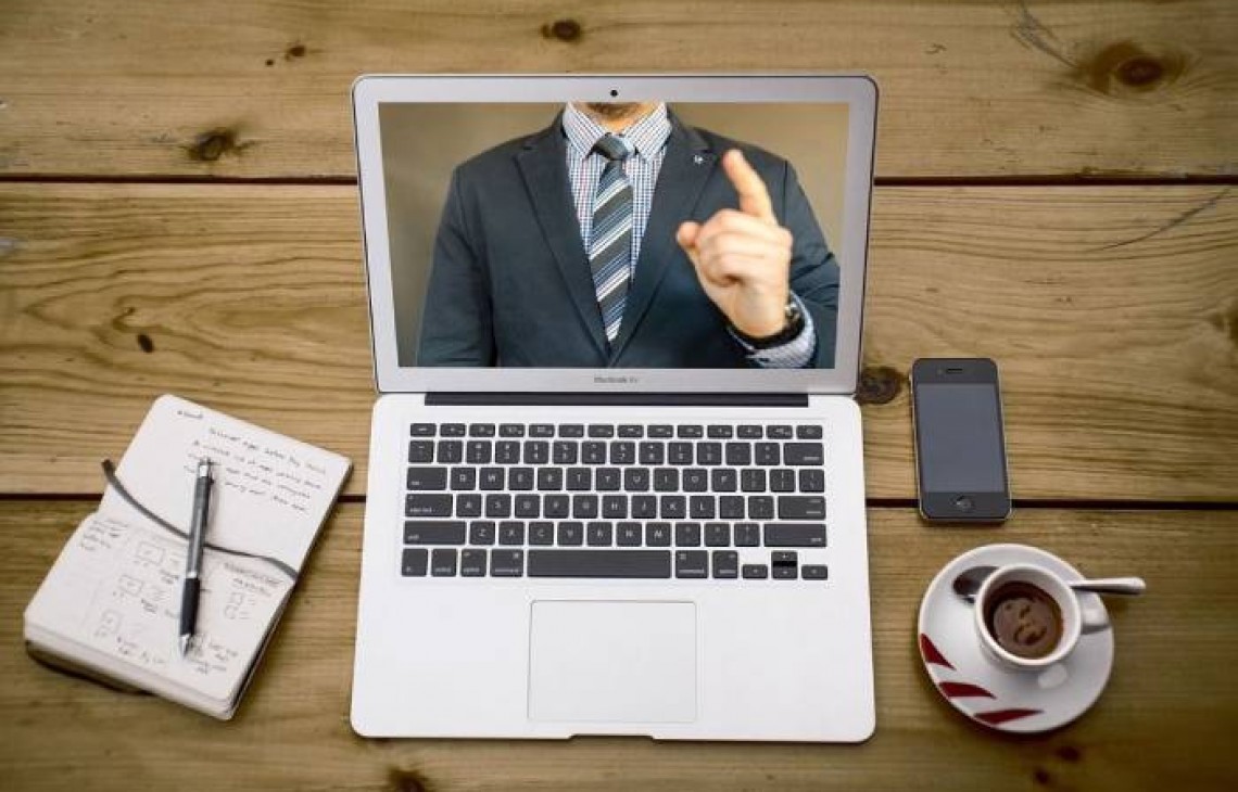 Czy sesje online samorządów gwarantują jawność?