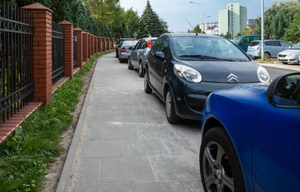 Czy to koniec parkowania na chodniku? 