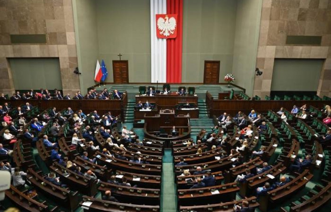 Sejm zamroził ceny prądu i przedłużył kadencję samorządów