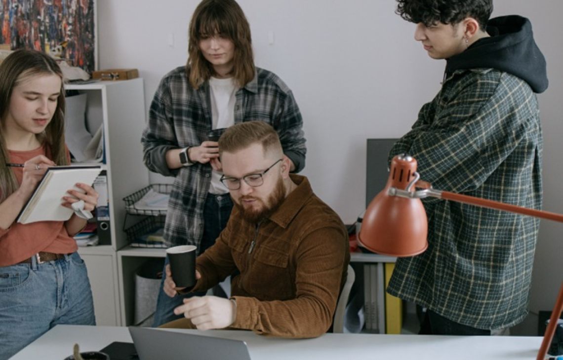 Co piąty młody pracownik nie korzysta z benefitów